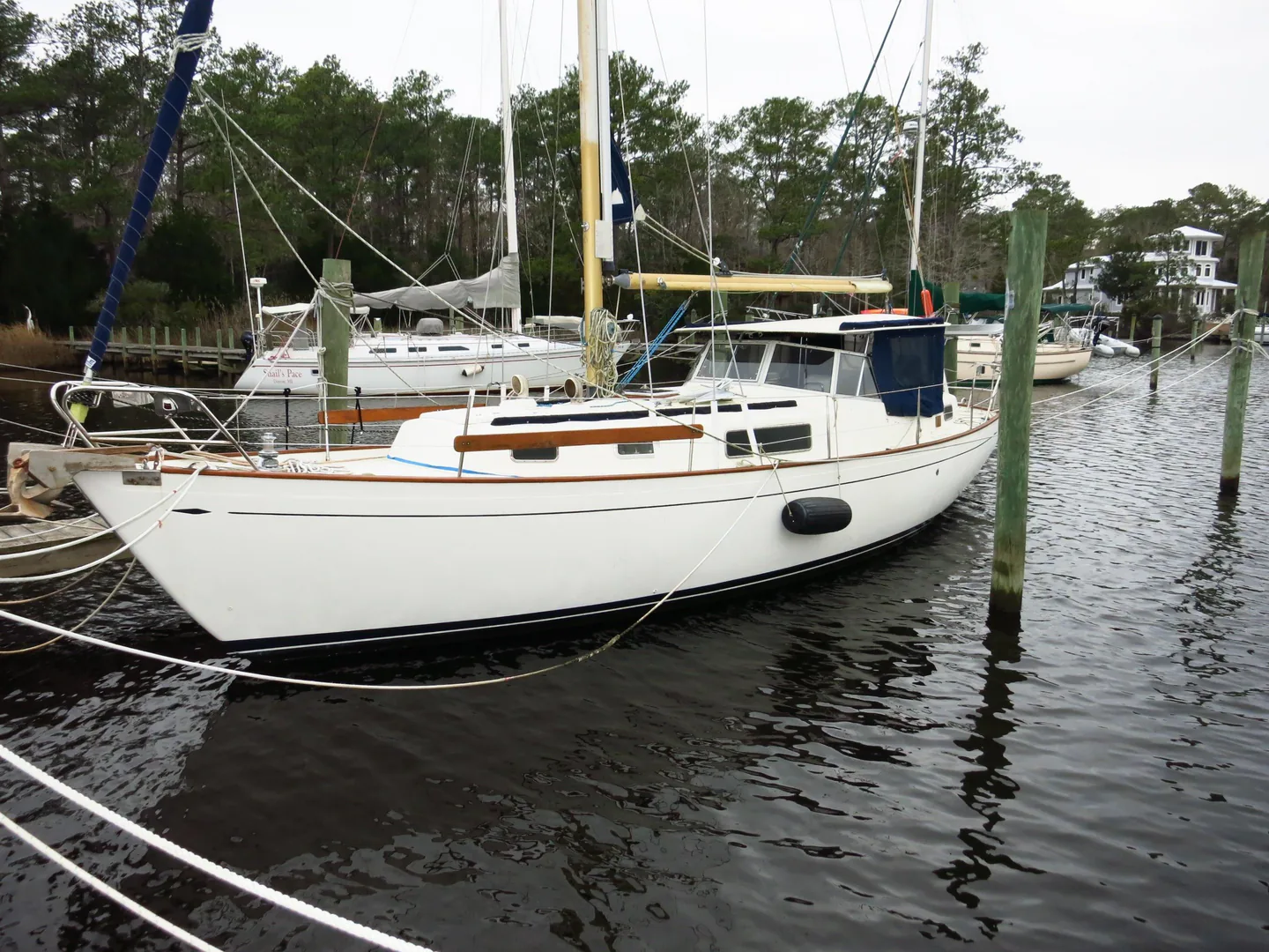 Hallberg-Rassy 35 — fotografia plachetnice