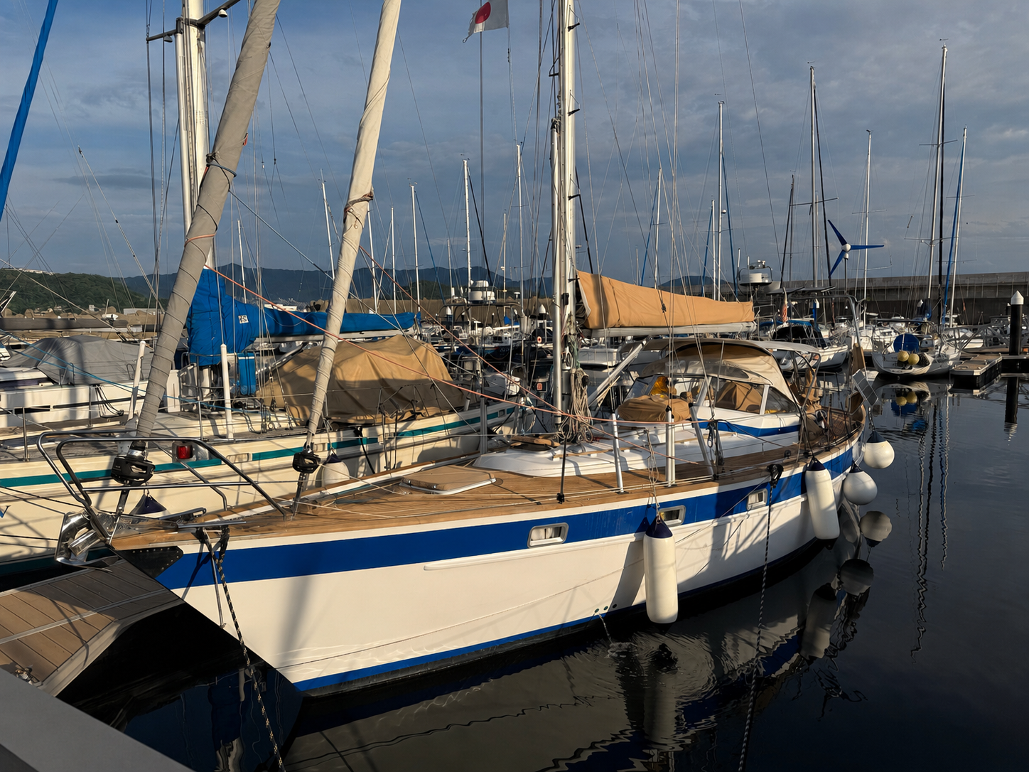 Hallberg-Rassy 382 — general view