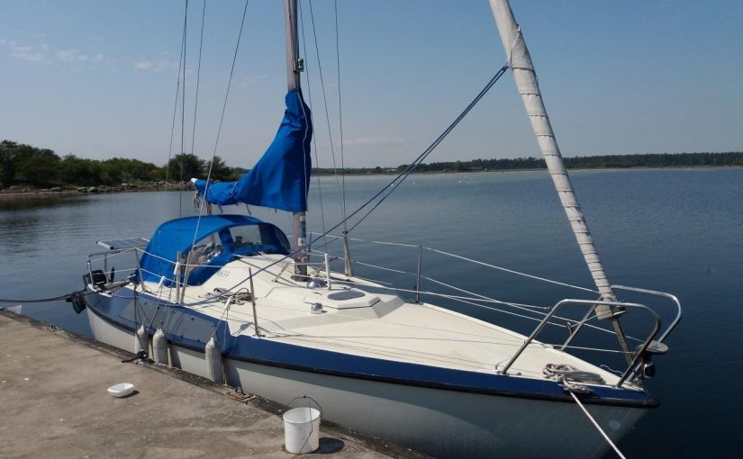 Maxi 77 (€2300), outboard motor Jonsson 9.9 h.p. is included.