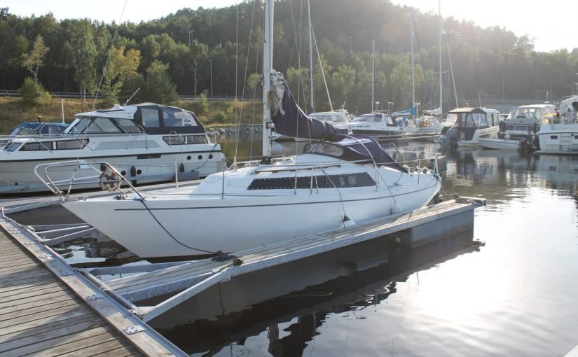 Becker 27 With An Outboard Motor For 4000 Euro Examples Of Sailboats From 1000 Euro