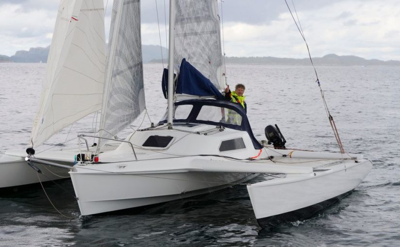 Dragonfly 800 Mk3 SW trimaran with Tohatsu outboard motor for 30 400 euro!