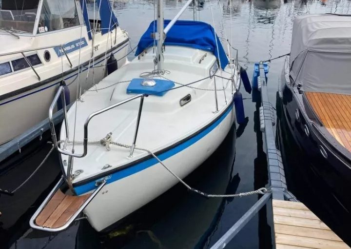 Karlskrona Viggen with a 4 h.p. Mercury outboard engine (2004) for only 700 euro!