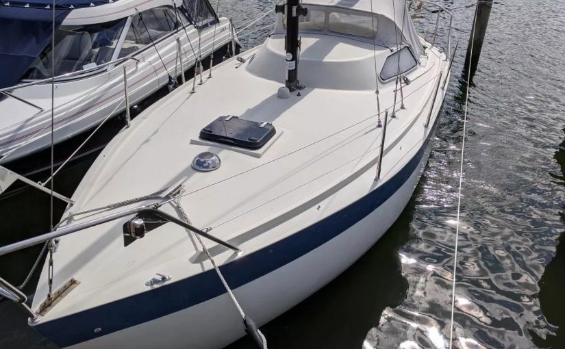 Eol 20 with a Johnson engine and paid berth for only 480 euros!