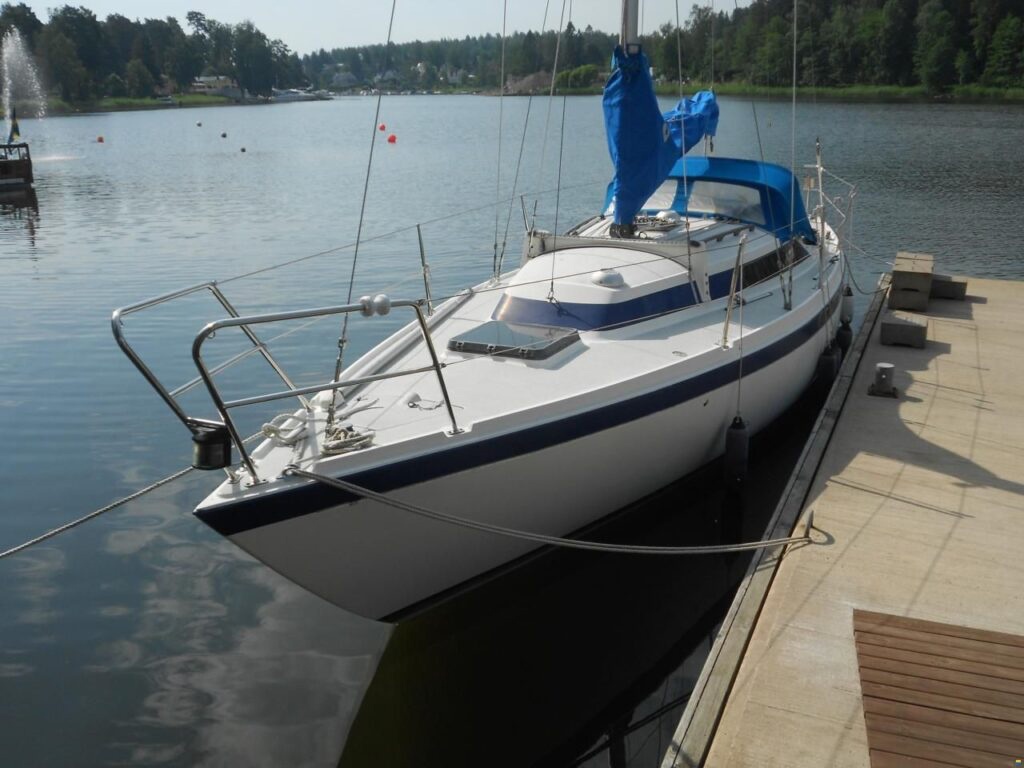 h 35 sailboat