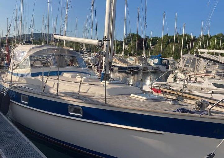 Hallberg Rassy 352