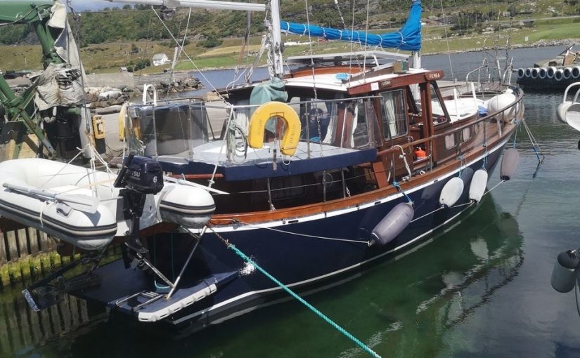 Nauticat 33 with a Ford engine and a dinghy with an outboard for 32 700 euros!
