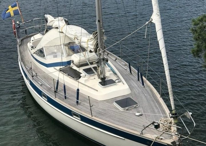 Hallberg-Rassy 352 with a Volvo Penta engine for 49 200 euros!