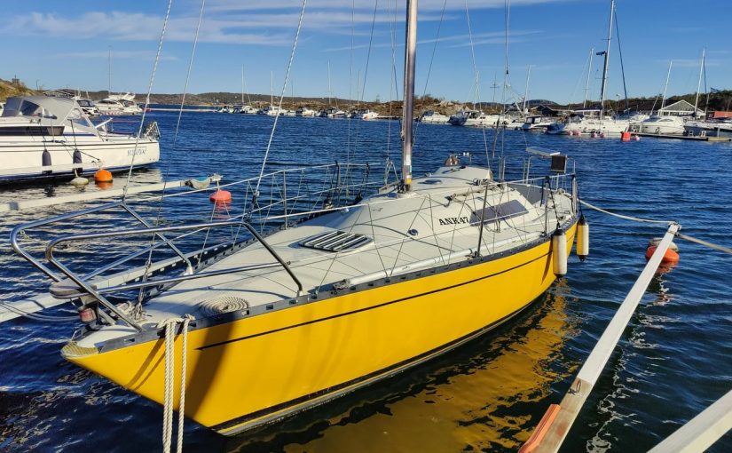 Dixie 27 with an inboard Yanmar engine for only 2100 euros!