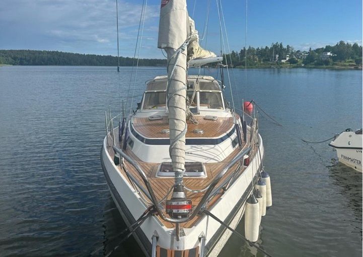 Storebro Royal 33 with an updated Yanmar engine for 39 100 euros!