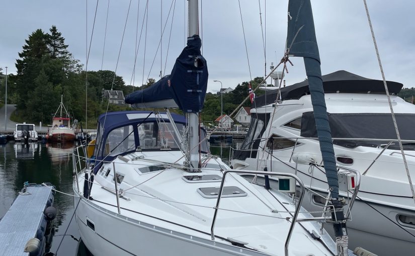 Beneteau Oceanis Clipper 323 with Yanmar engine and new sails for 50 200 euros!