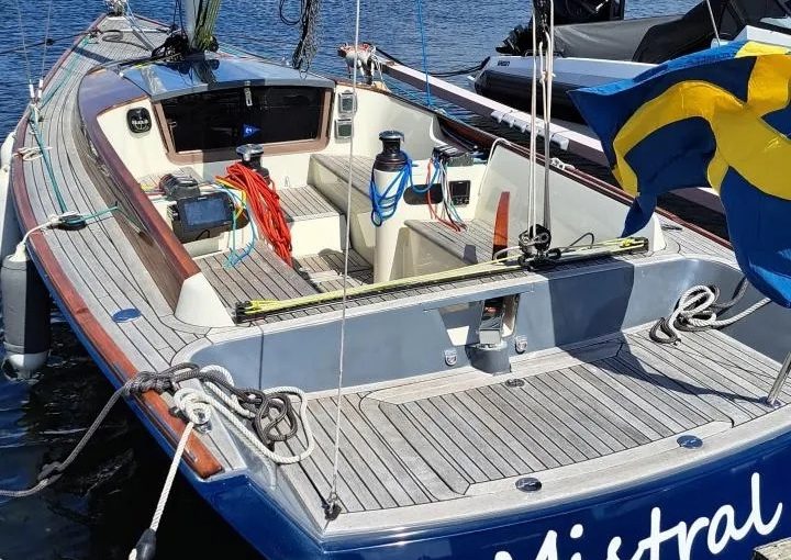 Latitude Tofinou 8.0 with a large sailing inventory for 59 000 euros!