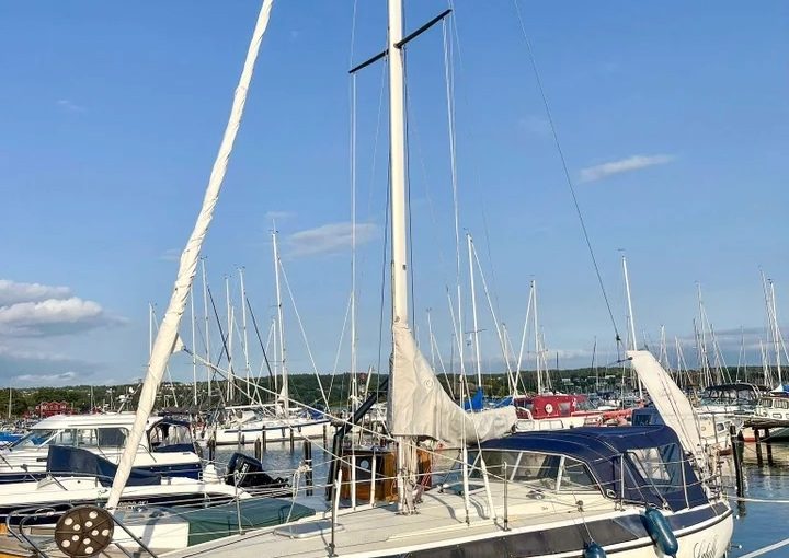 Maxi 95 – a Swedish cruising yacht with plenty of recent upgrades available for only 7100 euros!