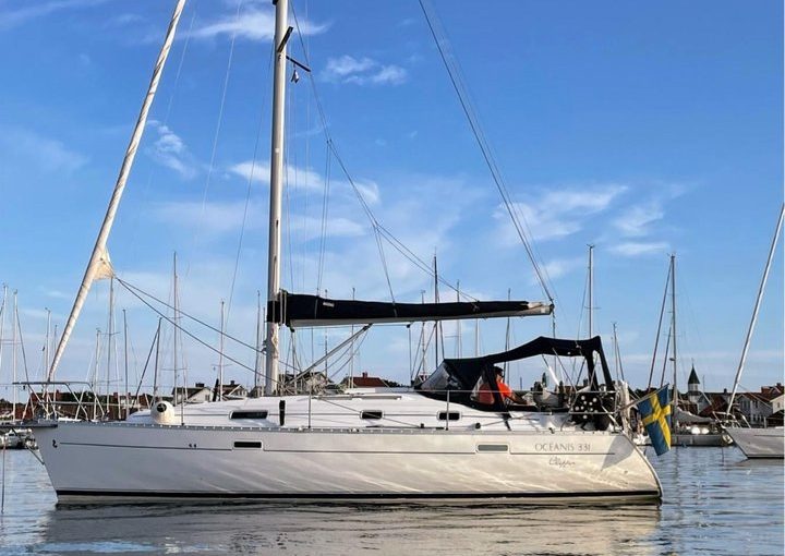 Beneteau Oceanis 331 for 62 300 euro!