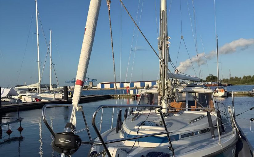 Møn 331 — a spacious, well-kept motorsailer for 32 800 euro!