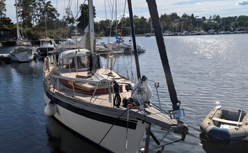 Custom ocean boat (model not specified) for 60 137 euros.